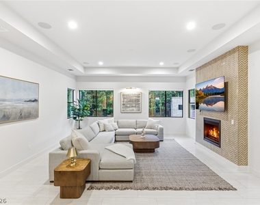 75 Pristine Glen Street - Photo Thumbnail 3