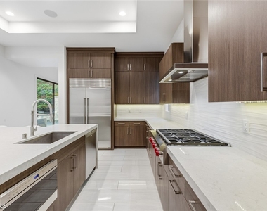 75 Pristine Glen Street - Photo Thumbnail 15
