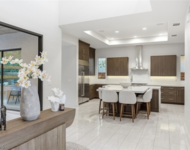 75 Pristine Glen Street - Photo Thumbnail 10