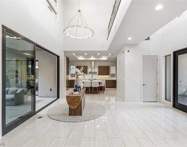 75 Pristine Glen Street - Photo Thumbnail 9