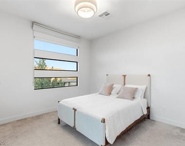 75 Pristine Glen Street - Photo Thumbnail 36