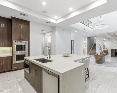75 Pristine Glen Street - Photo Thumbnail 12
