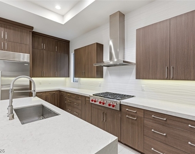 75 Pristine Glen Street - Photo Thumbnail 16