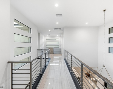 75 Pristine Glen Street - Photo Thumbnail 22