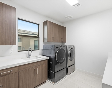 75 Pristine Glen Street - Photo Thumbnail 40