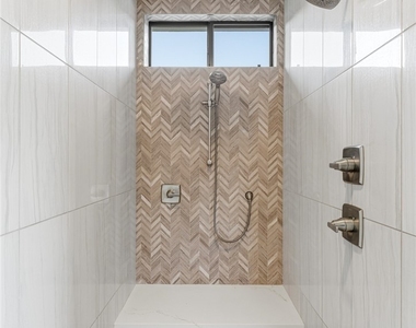 75 Pristine Glen Street - Photo Thumbnail 31