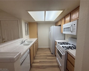 1900 Rio Canyon Court - Photo Thumbnail 9