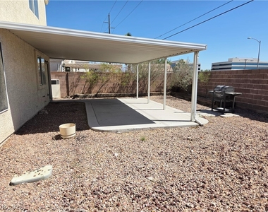 1900 Villa Vista Way - Photo Thumbnail 23