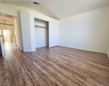 1900 Villa Vista Way - Photo Thumbnail 21