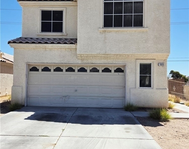 1900 Villa Vista Way - Photo Thumbnail 1