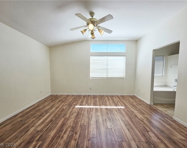 1900 Villa Vista Way - Photo Thumbnail 12