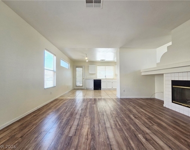 1900 Villa Vista Way - Photo Thumbnail 3
