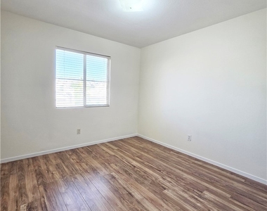 1900 Villa Vista Way - Photo Thumbnail 16