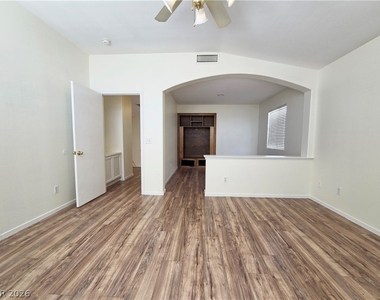 1900 Villa Vista Way - Photo Thumbnail 10
