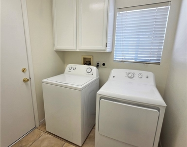 1900 Villa Vista Way - Photo Thumbnail 14