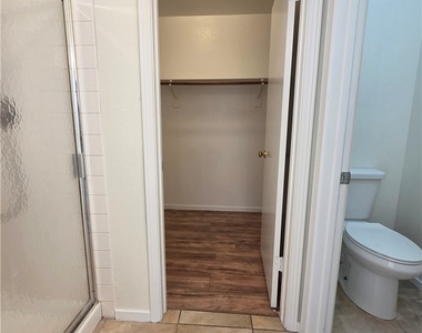 1900 Villa Vista Way - Photo Thumbnail 15