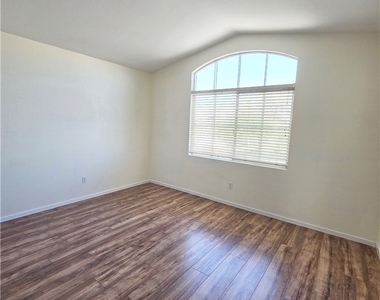1900 Villa Vista Way - Photo Thumbnail 20