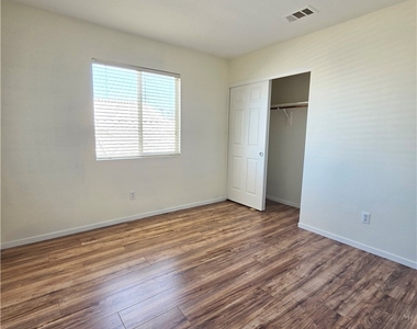 1900 Villa Vista Way - Photo Thumbnail 19