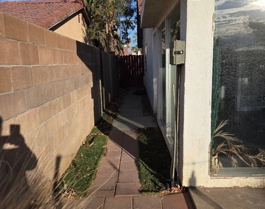 553 Grimsby Avenue - Photo Thumbnail 10