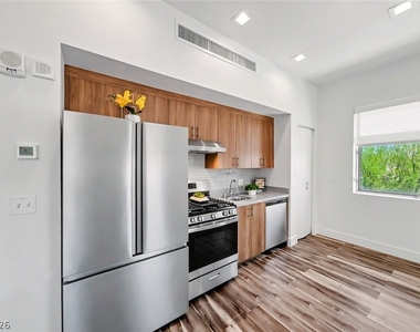 322 S Water Street - Photo Thumbnail 18