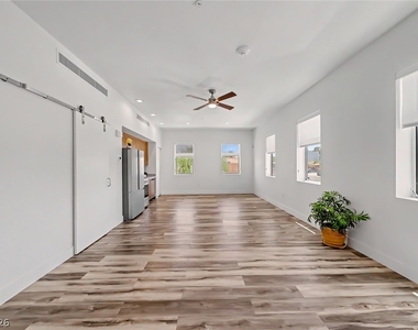 322 S Water Street - Photo Thumbnail 16