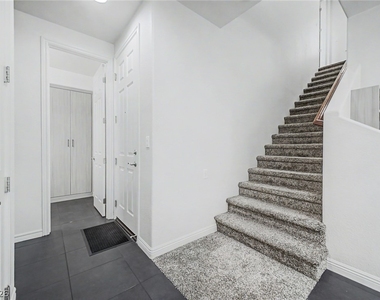 2435 Cordoba Bluff Court - Photo Thumbnail 6