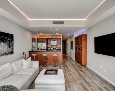 4575 Dean Martin Drive - Photo Thumbnail 5