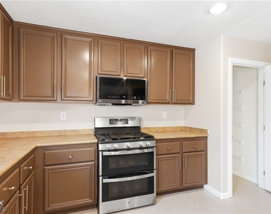 10847 Iona Island Avenue - Photo Thumbnail 14