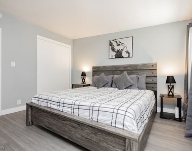 1634 Serenada Avenue - Photo Thumbnail 10