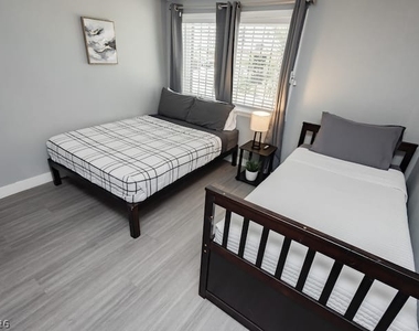 1634 Serenada Avenue - Photo Thumbnail 4
