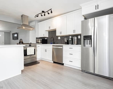 1634 Serenada Avenue - Photo Thumbnail 9