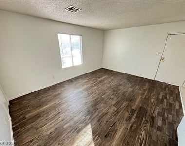 147 Westminster Way - Photo Thumbnail 8