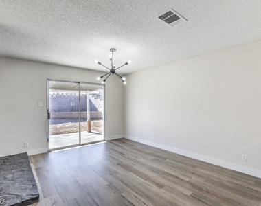 7201 Blizzard Lane - Photo Thumbnail 6