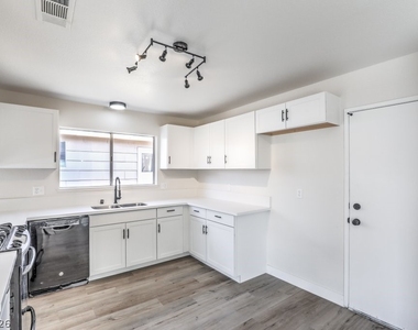7201 Blizzard Lane - Photo Thumbnail 5
