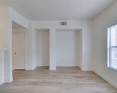 8250 N Grand Canyon Drive - Photo Thumbnail 10