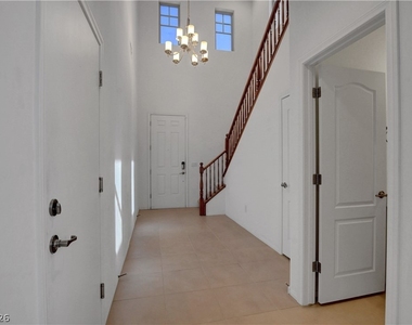 7110 Purple Iris Avenue - Photo Thumbnail 5