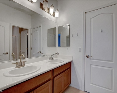 7110 Purple Iris Avenue - Photo Thumbnail 10
