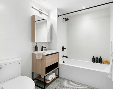 1650 Madison Avenue - Photo Thumbnail 4
