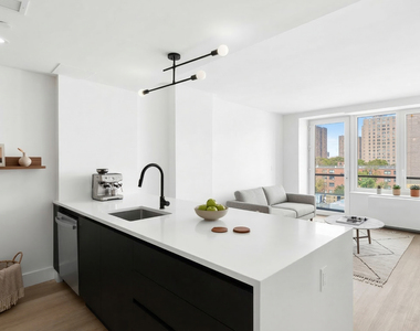 1650 Madison Avenue - Photo Thumbnail 3