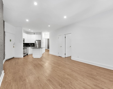 East 95th Street - Photo Thumbnail 1