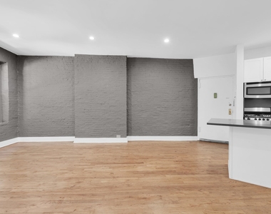East 95th Street - Photo Thumbnail 2