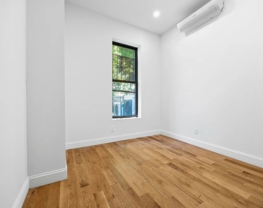521 Decatur Street - Photo Thumbnail 6