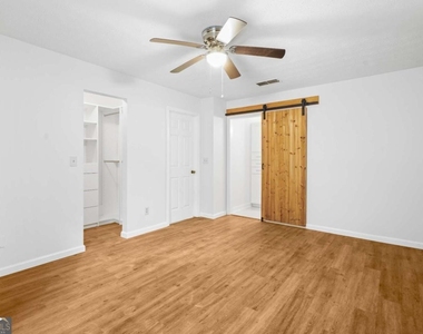 901 Gettysburg Place - Photo Thumbnail 2