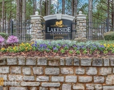 225 Lockmeade Way - Photo Thumbnail 32