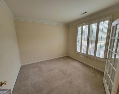 225 Lockmeade Way - Photo Thumbnail 5