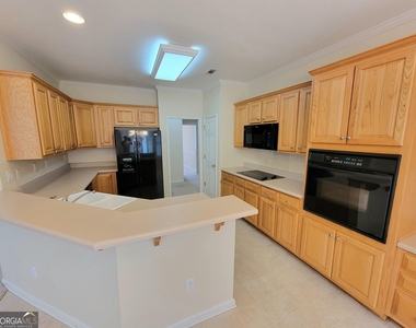 225 Lockmeade Way - Photo Thumbnail 8
