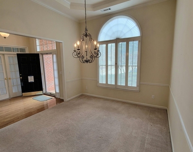 225 Lockmeade Way - Photo Thumbnail 4