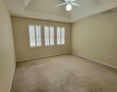225 Lockmeade Way - Photo Thumbnail 11