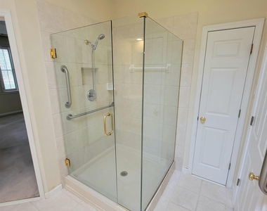 225 Lockmeade Way - Photo Thumbnail 13