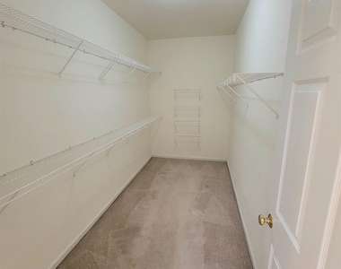 225 Lockmeade Way - Photo Thumbnail 14